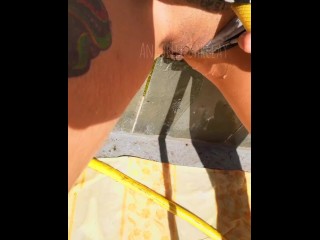 Dia de sol, colocar a buceta pra tomar agua