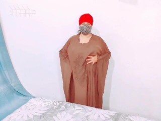 Beautiful Menina Muçulmana Hijab Mostrando Seios e Buceta Em Niqab