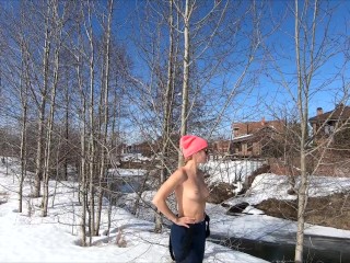 Naked girl skiing