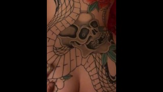 Novia tatuada Cums duro para mí doggystyle