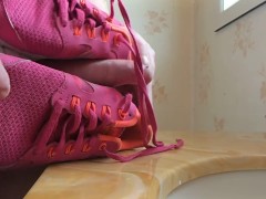 Sample #68 - Screenshot 1 of 16 - Cum On Sneakers
