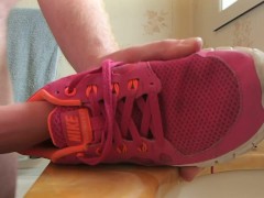 Sample #68 - Screenshot 4 of 16 - Nikes