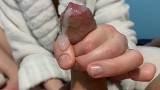 She masturbates her boyfriend with a lot of lubricant until the total ejaculation (Handjob cum)