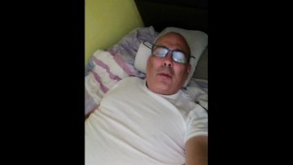 再次在床上抽搐