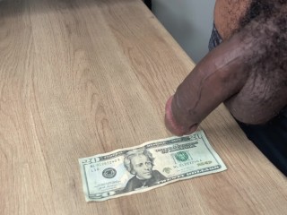 Bicha Tesão Masturbando Em $20 Dólares e Comendo Porra