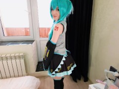 Video Cutie Vocaloid Hatsune Miku came to visit a fan after the concert, sucked his cock and fucked him