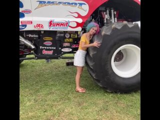 Itshellogabi from Tiktok