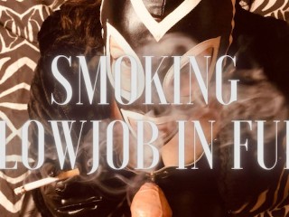 Miss Coupletoe Fuma in Pelliccia Mentre Succhia un Cazzo. SEGUIMI Sui Miei Social 😘
