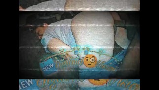 在她的牛仔裤里腾出空间