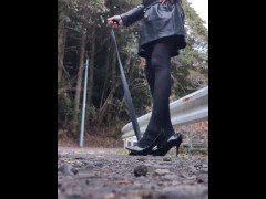 女装フロントマスクトレーニングハイヒール屋外勃起オナニーレザーレザーショーパン - Screenshot 6 of 16 - Crush Fetish