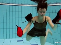 Big boobs Kristy small boobs Petra underwater - Screenshot 2 of 16 - Kristy