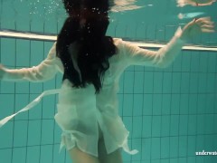 Big boobs Kristy small boobs Petra underwater - Screenshot 7 of 16 - Kristy
