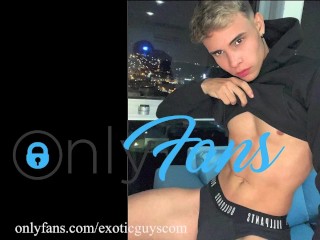 Ванная комната с душем Twink Jerkoff Show