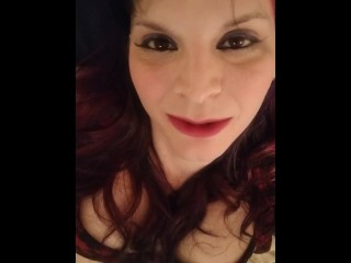 Sexy post-op-Trans-Punk Spritzt Immer Und Immer Wieder Und Durchnässt Ihr Bett