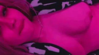 посмотри на мое красивое личико, пока я трахаю себя ;) 