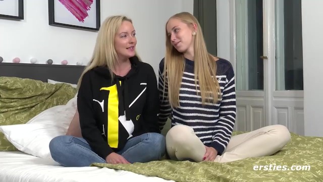 Heiße deutsche Blondine bringt Freundin 2 mal zum Orgasmus