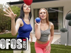 Mofos - Bubble butt Daisy Stone & Scarlett Bloom share big cock POV