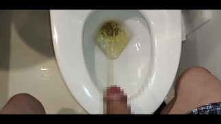 Моча с полувозбужденным членом.