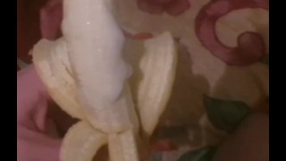кончил на банан