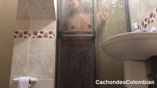 AMATEUR COUPLE HAS HOT SEX IN THE SHOWER