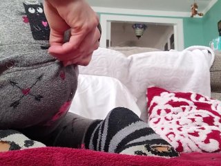 Nerdy Faery Wetting and Humping a Diaper