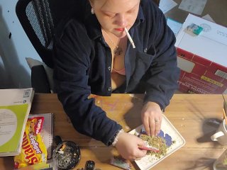 SexyBrunette Smoking_While Rolling 3 Fatties!