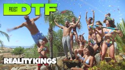 Reality Kings - 这是别墅Final一天，明星们在泳池边进行最后一次狂野狂欢