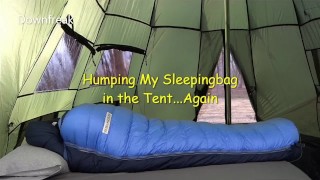 Humping My Vintage Sierra designs Down Sleepingbag dans la tente.