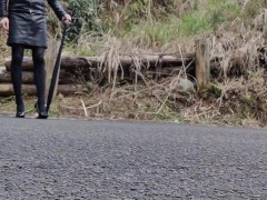 女装 ハイヒール レザー 野外 調教 踏み潰し クラッシュ フェチ - Screenshot 10 of 16 - Crush Fetish