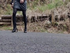 女装 ハイヒール レザー 野外 調教 踏み潰し クラッシュ フェチ - Screenshot 14 of 16 - High Heels Stockings