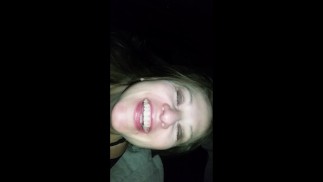 Hotwife sagt "I Love Your Dick" zu Bull, als er für Cuckold filmt