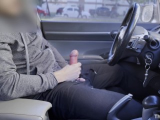 OPENBARE STRAAT MASTURBATIE: Aftrekken in De Auto Terwijl Mensen Rond me Lopen - Grote Cumshot