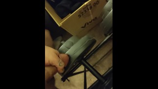 Я кончаю на все свои гири в спортзале.