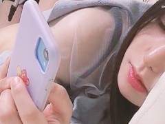 (日本人素人）泊まりに来た妹の友達♡彼氏とLINE中、かまってくれないので脱がしてそのまま生挿入（NTR流出事故）♡일본 아마추어 섹스♡जापानी एमेच्योर सेक्स♡ - Screenshot 9 of 16 - Creampie