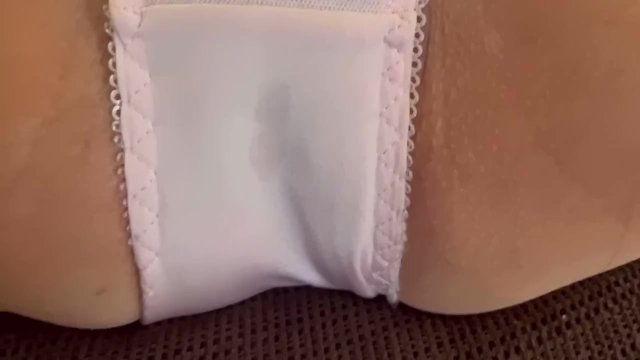 Watch Bondage Video:大好きなＳ妻?ローターで責めてたら?染みができたので匂いを嗅いでかぶりつきました??