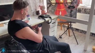 СВОДНАЯ СЕСТРА ПРОСИТ МЕНЯ ПОМОЧЬ МНЕ КОНЧИТЬ НЕВЕРОЯТНАЯ МАСТУРБАЦИЯ