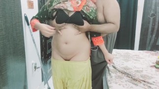 Индийскую горничную трахнул старый папочка дома