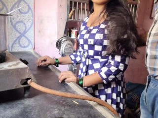Desi Bhabhi Ko Devar Ne Kitchen me Lekar Choda