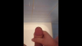 Gigantische cumshot in de douche