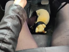 女装 ぬいぐるみ 踏みつけ 調教 ペダルパンピング レザー スカート ジャケット クラッシュフェチ - Screenshot 6 of 16 - Pedal Pumping