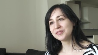 Бруклин раздевается и наслаждается своим телом