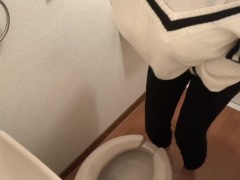 OLがトイレに駆け込み放尿で気持ちくなっちゃう - Screenshot 2 of 16 - おしっこ