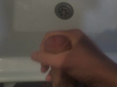 Кончил прямо в душе, много спермы, стопы - Screenshot 2 of 16 - Big Dick