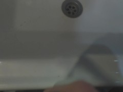 Кончил прямо в душе, много спермы, стопы - Screenshot 4 of 16 - Big Dick