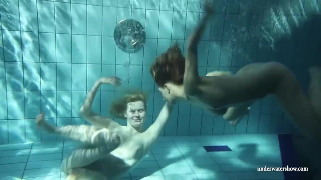 Zuzanna and Lucie kissing underwater