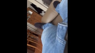 Excité sous le jeans