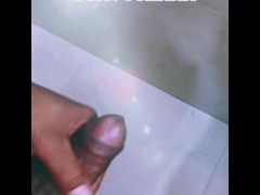 Curvy Sexxx te muestra su pene venudo 