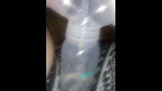 Посмотрите на это полное видео с потоком молока на моем fans.ly/r/kristenmoody 