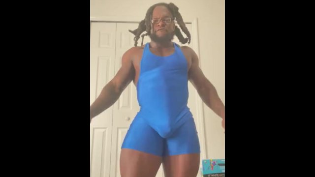 MrBigDThomas getting ready for the gym and Dancing 