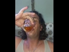 Sissy drinks pee - Screenshot 15 of 16 - Witbank